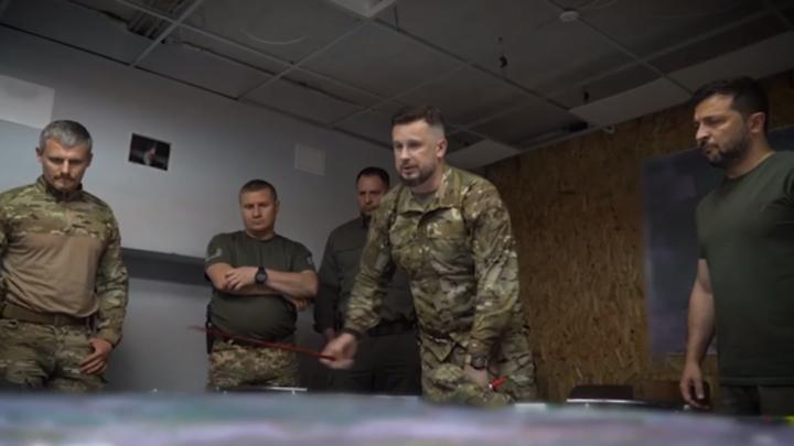Kunjungi Garis Depan Pertempuran Donetsk, Zelensky Bertemu Tokoh Neo Nazi